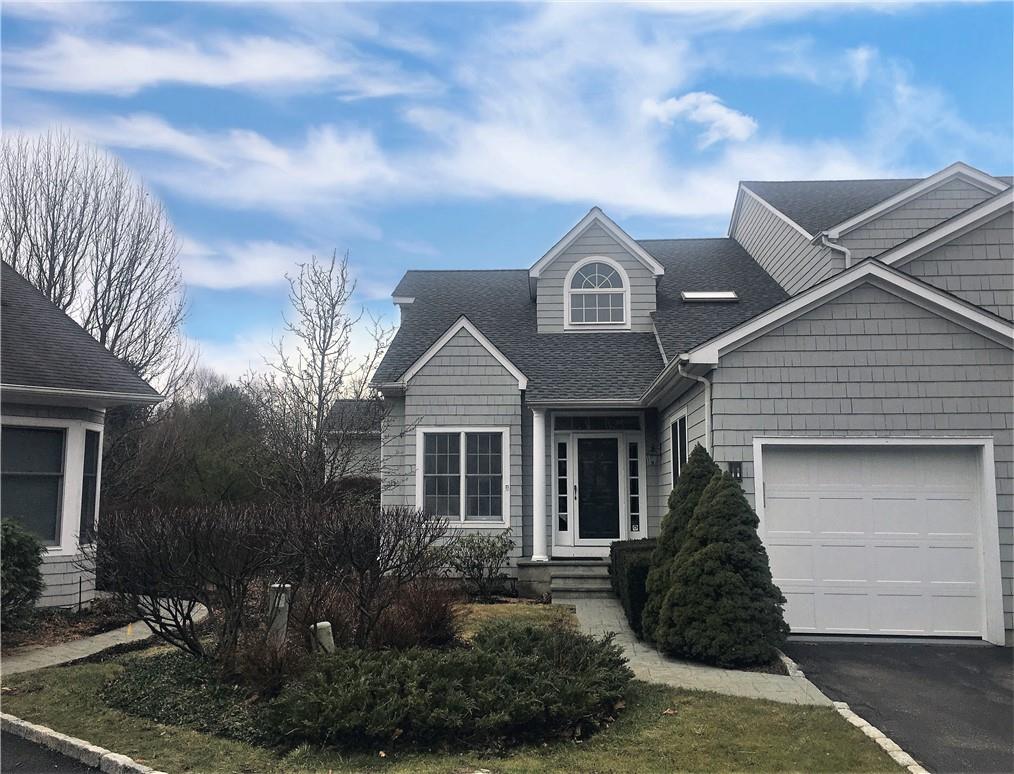 Beautiful end unit home in Pleasantville Country Club!