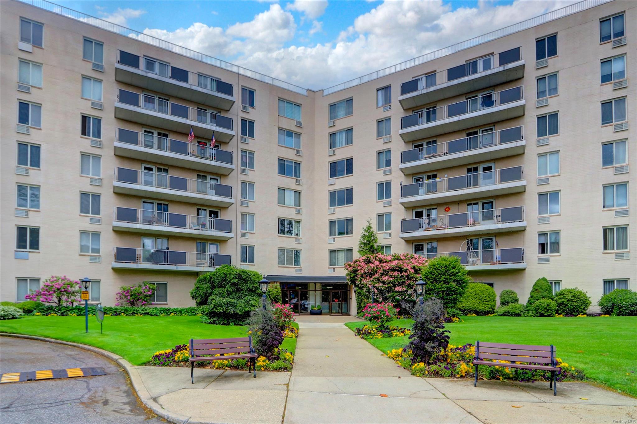 View of apartment building / complex