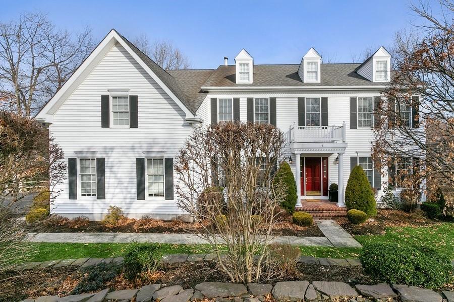 Welcome to 5 Theal Court! Beautifully set on end of of private and quiet cut de sac.