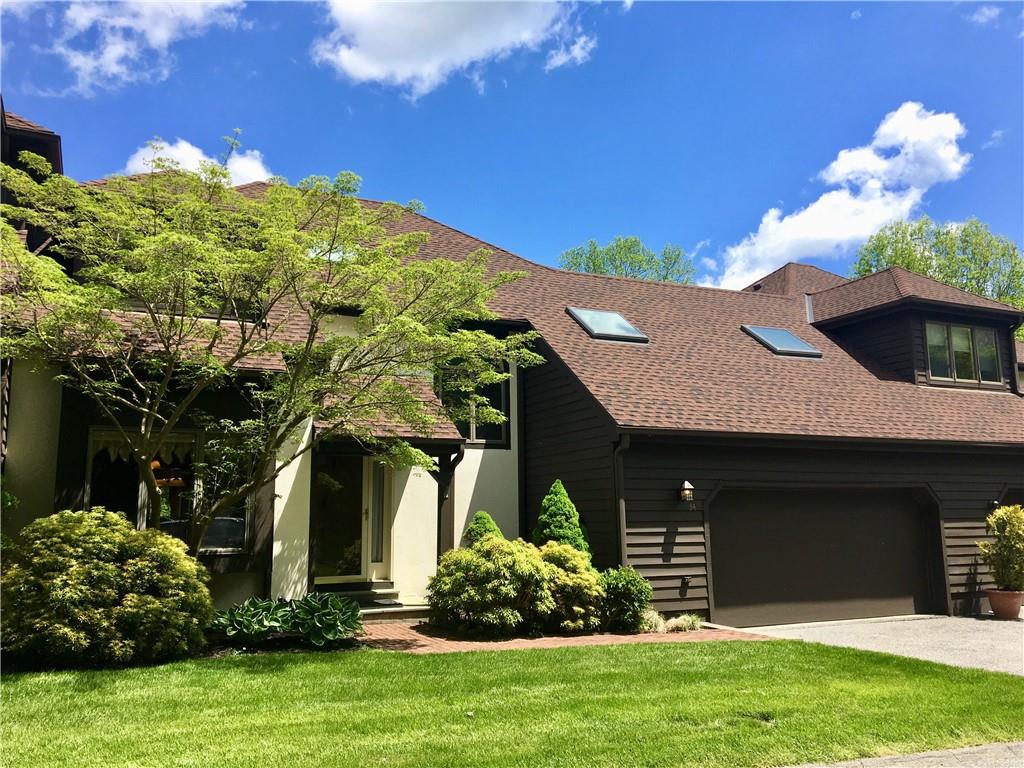 Welcome to The Cotswolds, a luxury community with beautiful vistas, just minutes from the Purdys Metro North station and Rte. 684 and just one hour north of New York City.