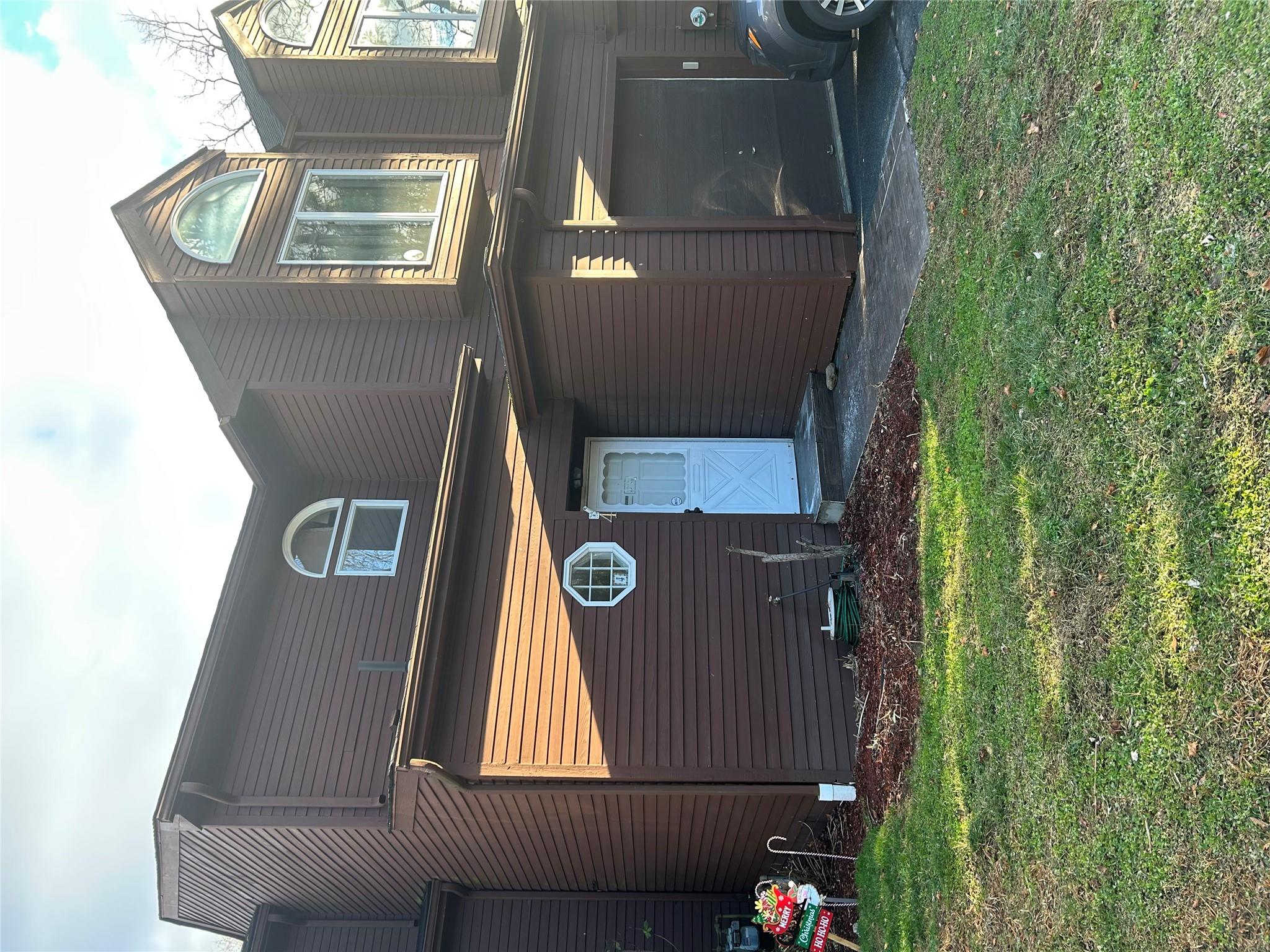 View of front facade featuring a front yard and a garage