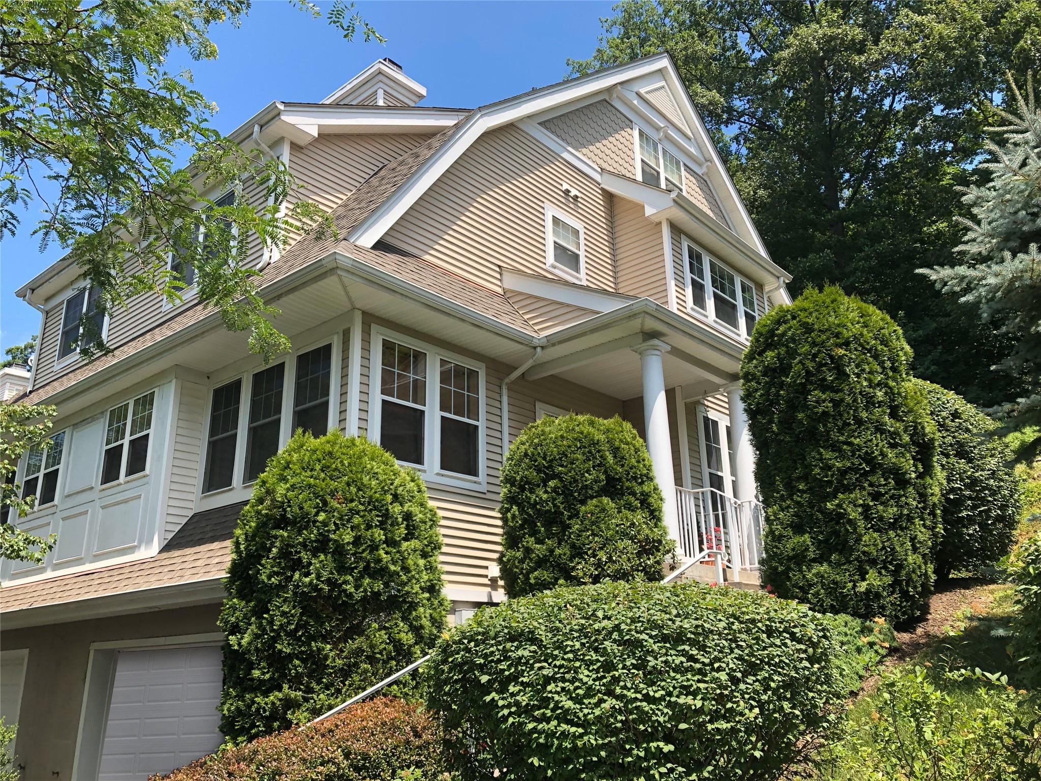 Welcome home to 55 Briarbrook Drive in Scarborough Glen!