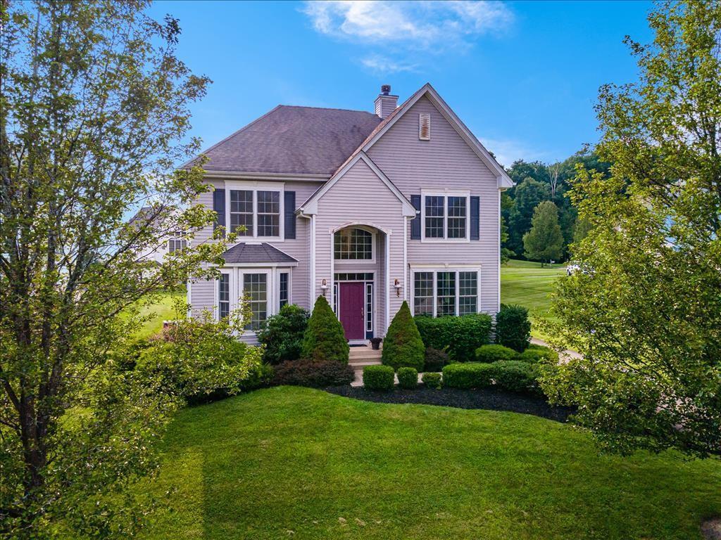 View of front of home featuring a front lawn