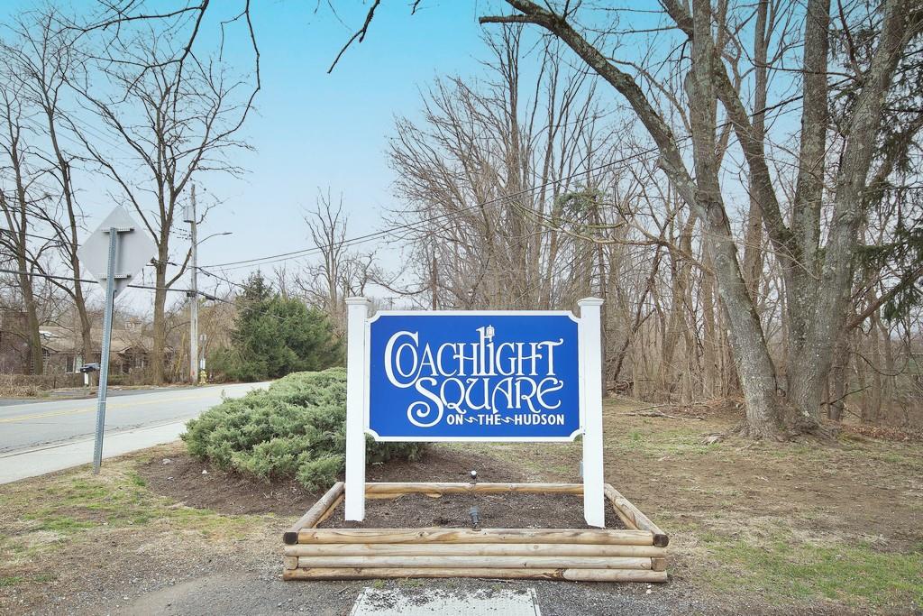 Welcome to Coachlight Square On The Hudson