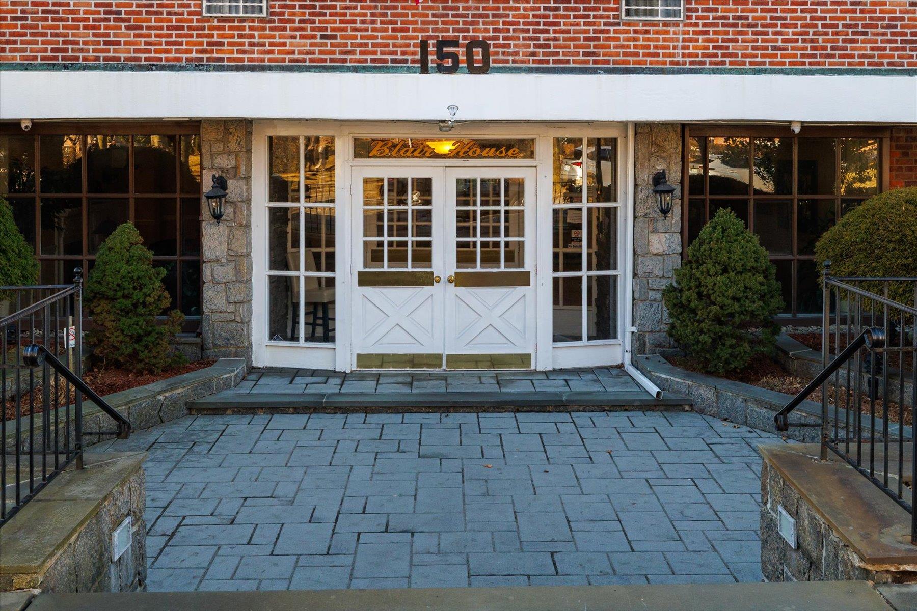 View of entry/doorway to property.