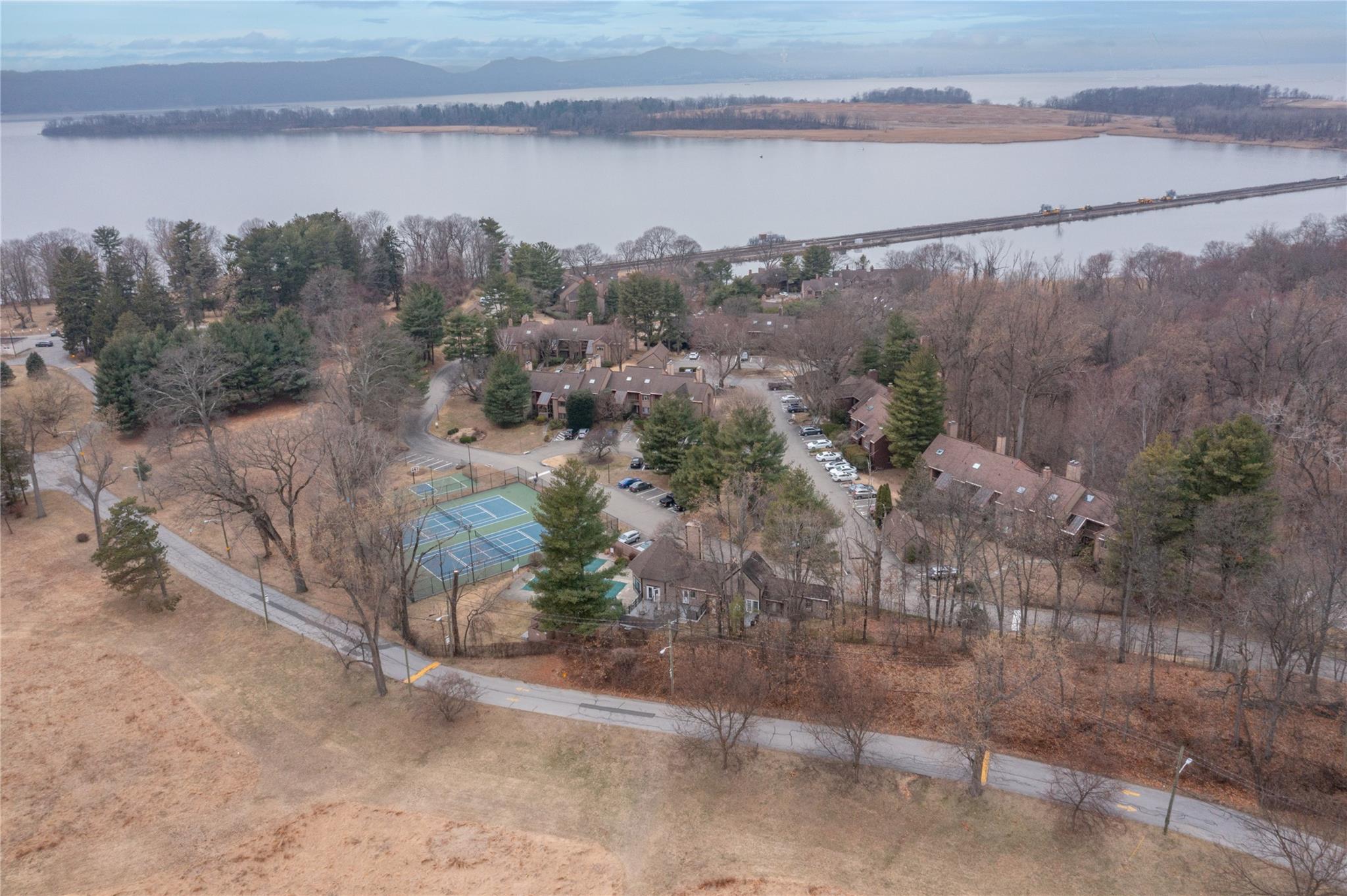 Eagle Bay is one of Ossining's premiere Hudson River front condominium community.