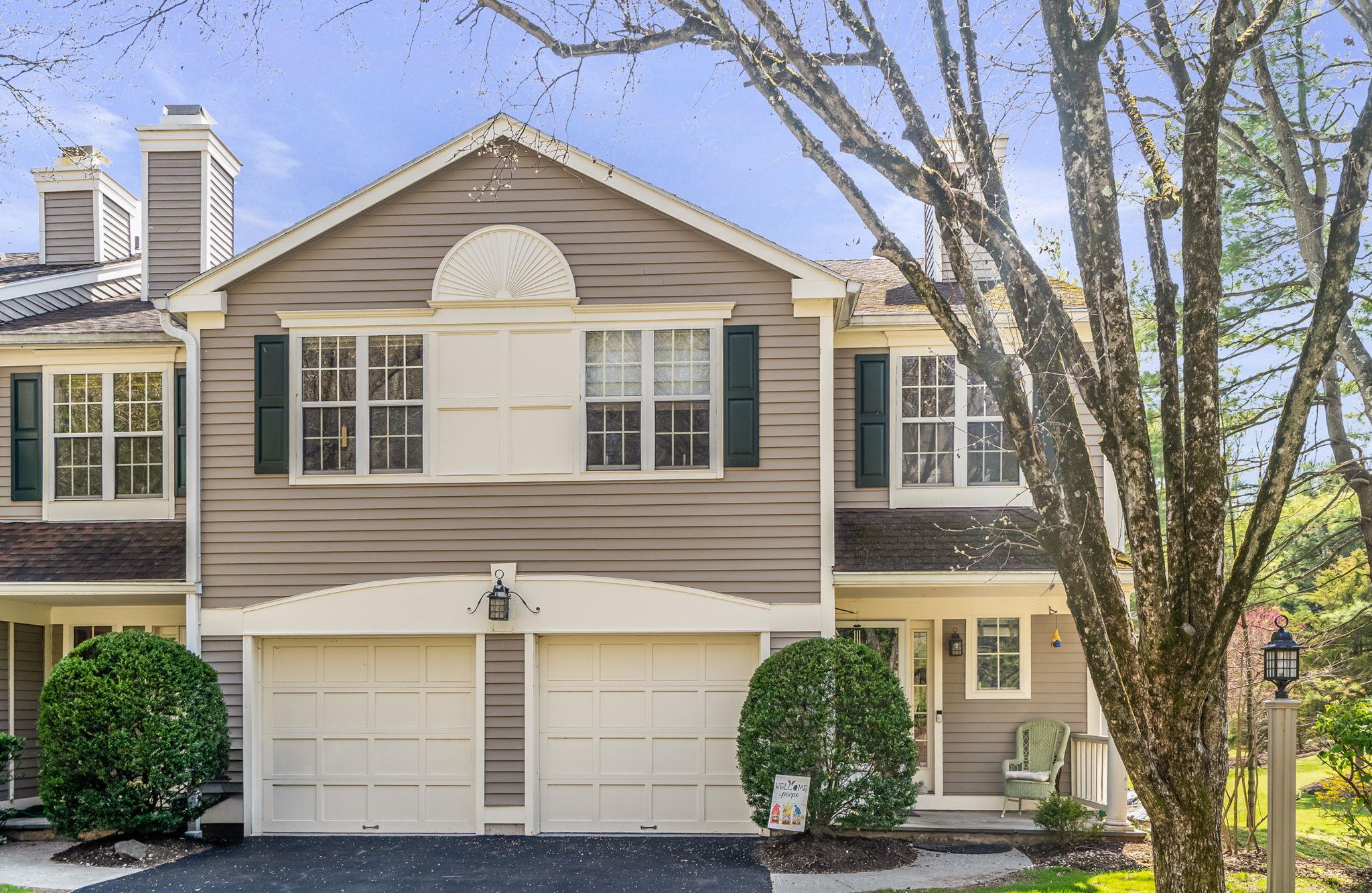 One car garage - Corner Unit Sunny and Bright