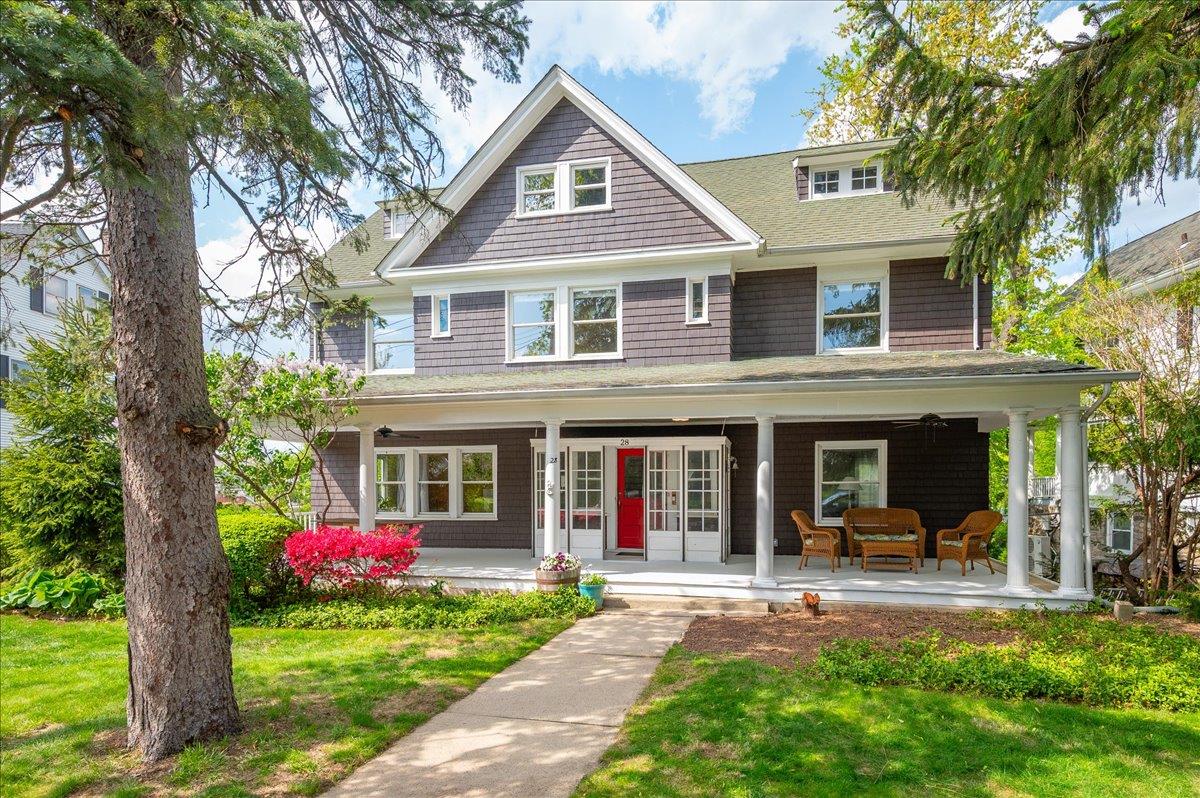 Welcome to 28 Farragut Circle!