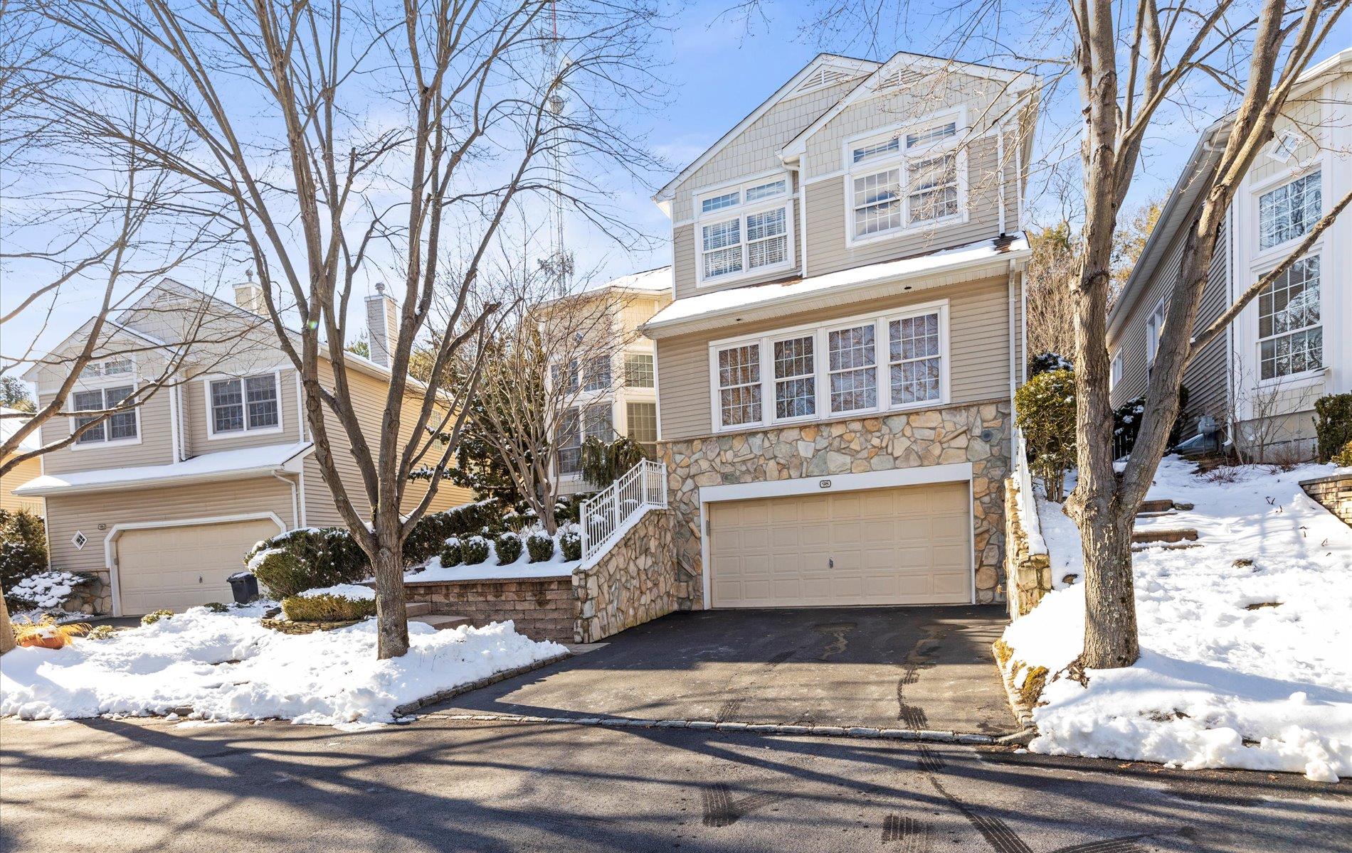 Front of property featuring a 2 car garage