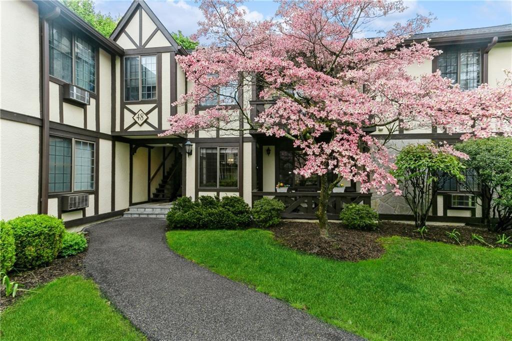 Welcome to Foxwood – a charming townhome community in Pleasantville!