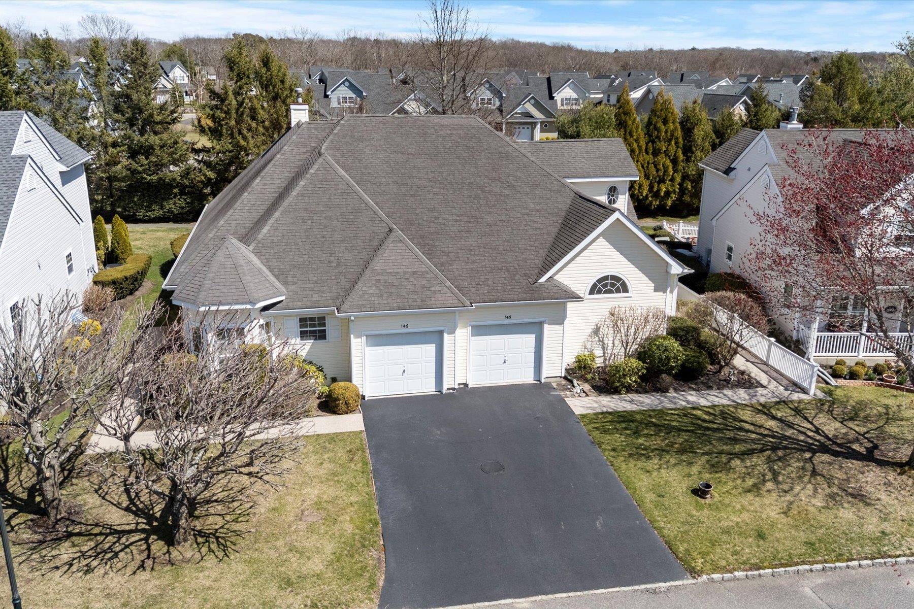 Bird's eye view with a residential view