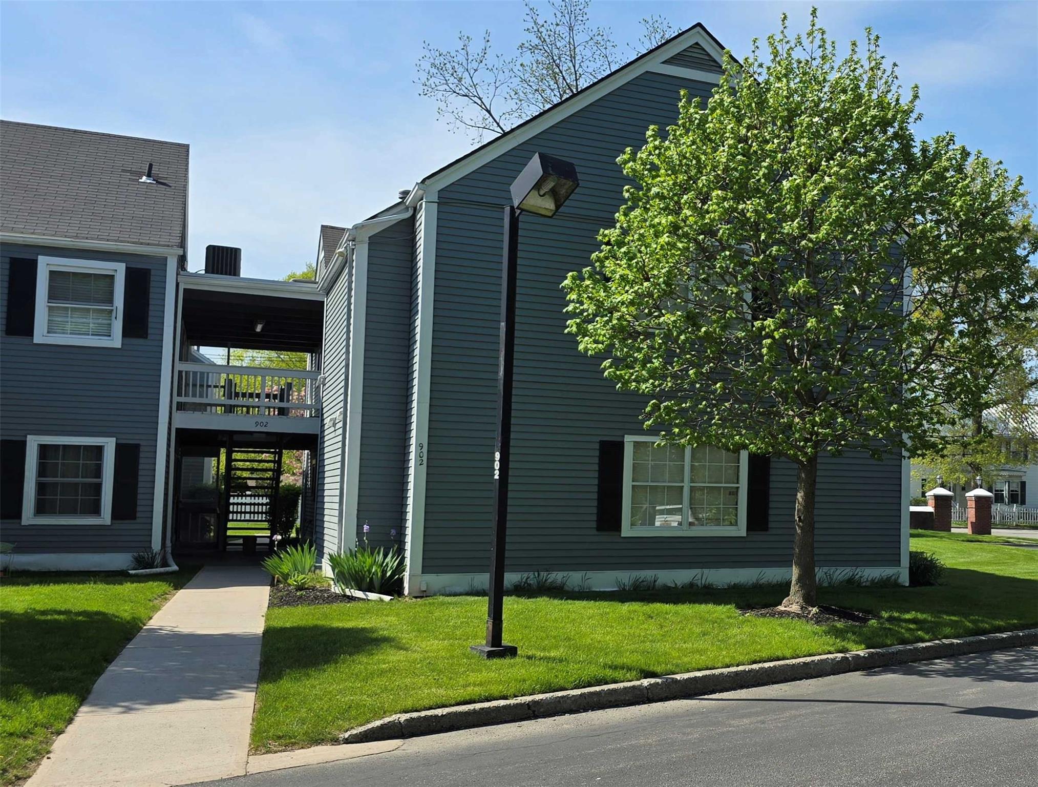 View of front of 902 Commons Way