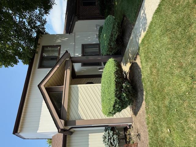 View of front facade with a front lawn