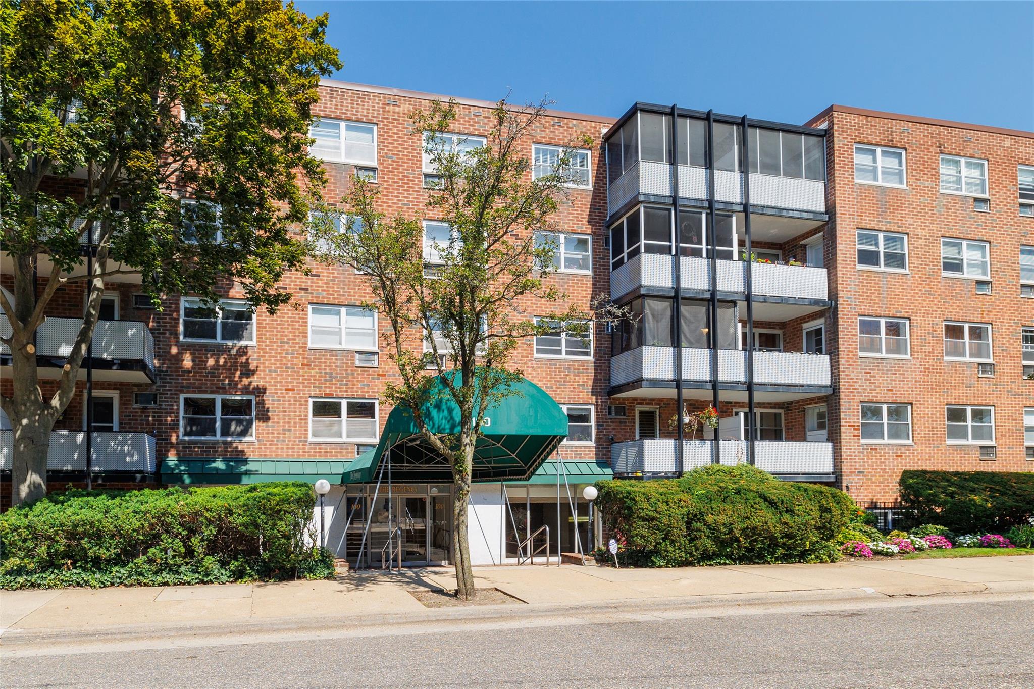 Welcome to 100 Lincoln Avenue, Mineola, NY