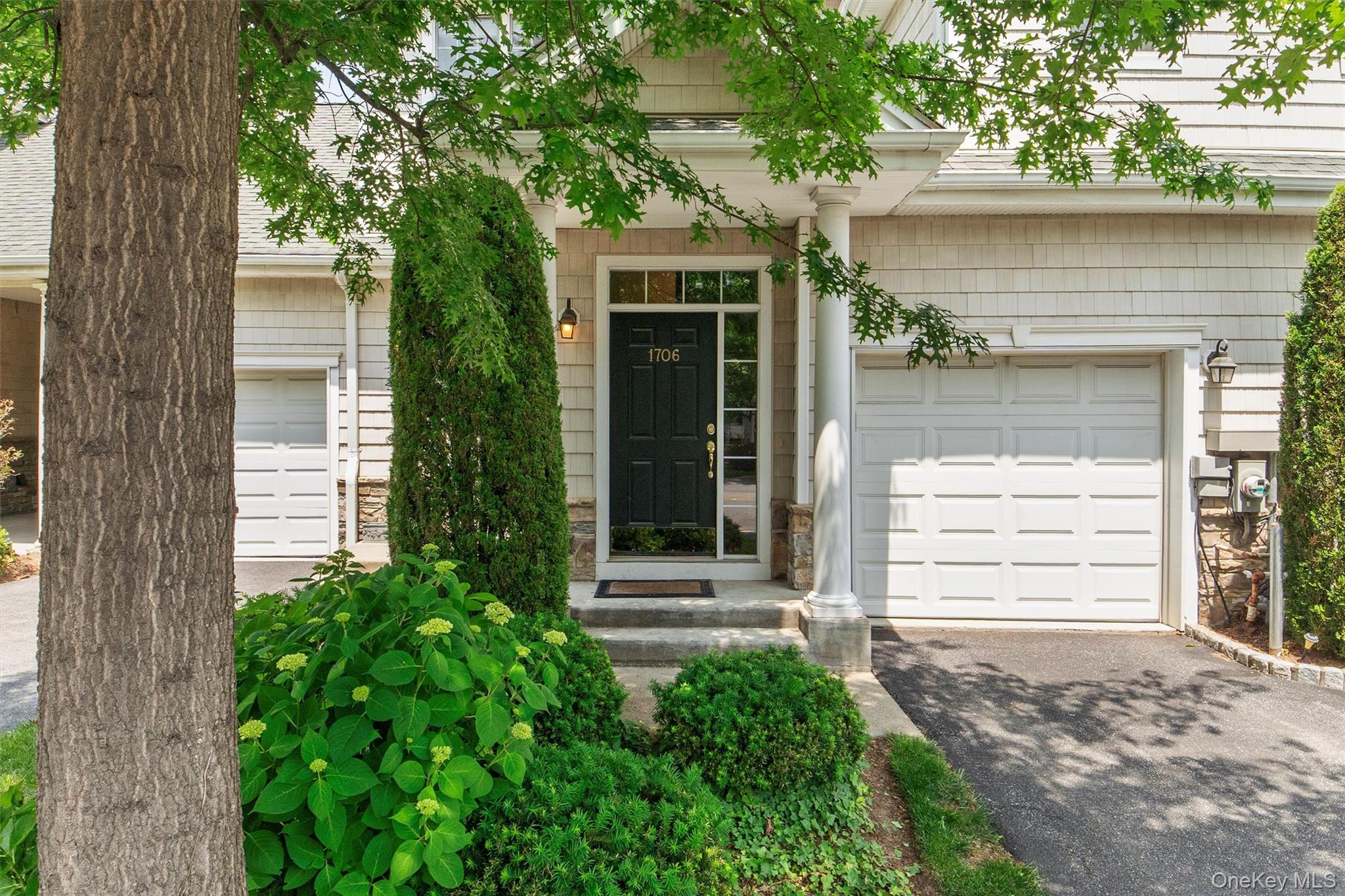 Welcome to 1706 Half Moon Bay in this desirable complex!
