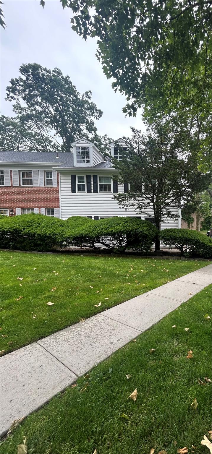 Front of home featuring a front yard