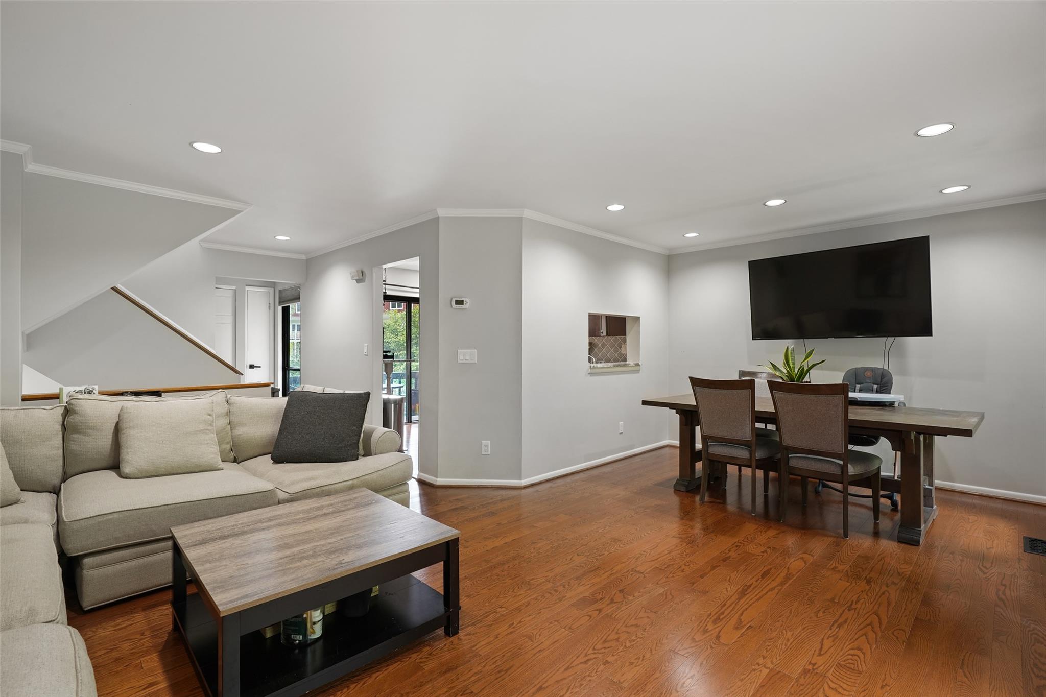 Living area with recessed lighting, hardwood floors, and crown molding