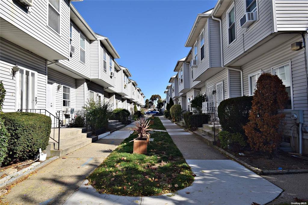 View of property's community featuring a residential view