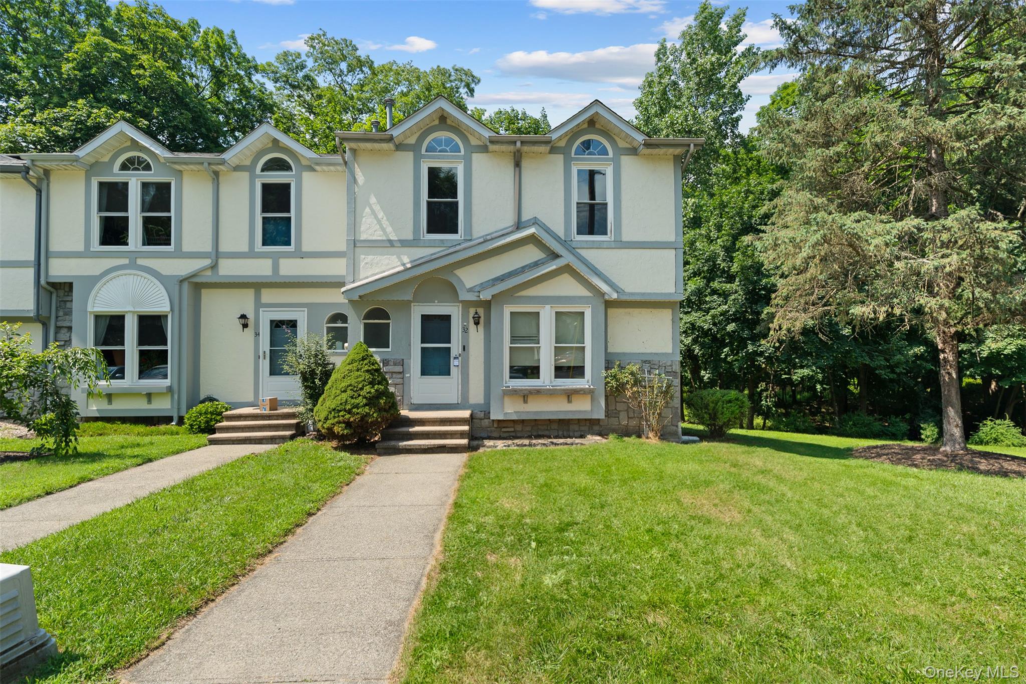 View of front of property featuring stucco siding and a front lawn