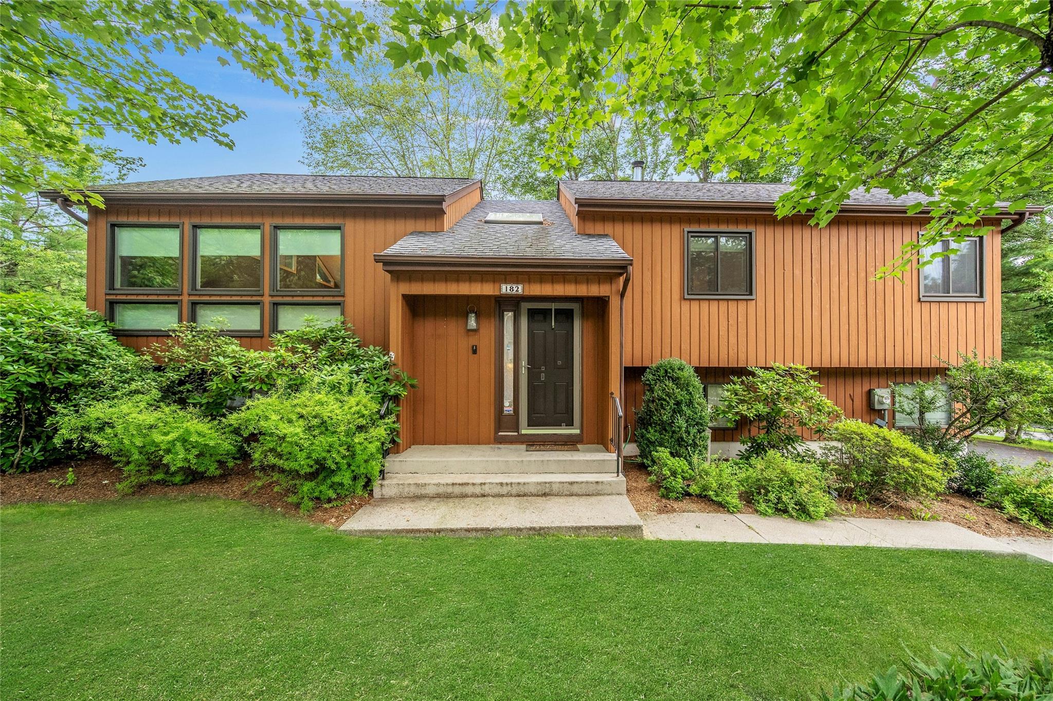 Welcome to 182 Arbor Crest!
