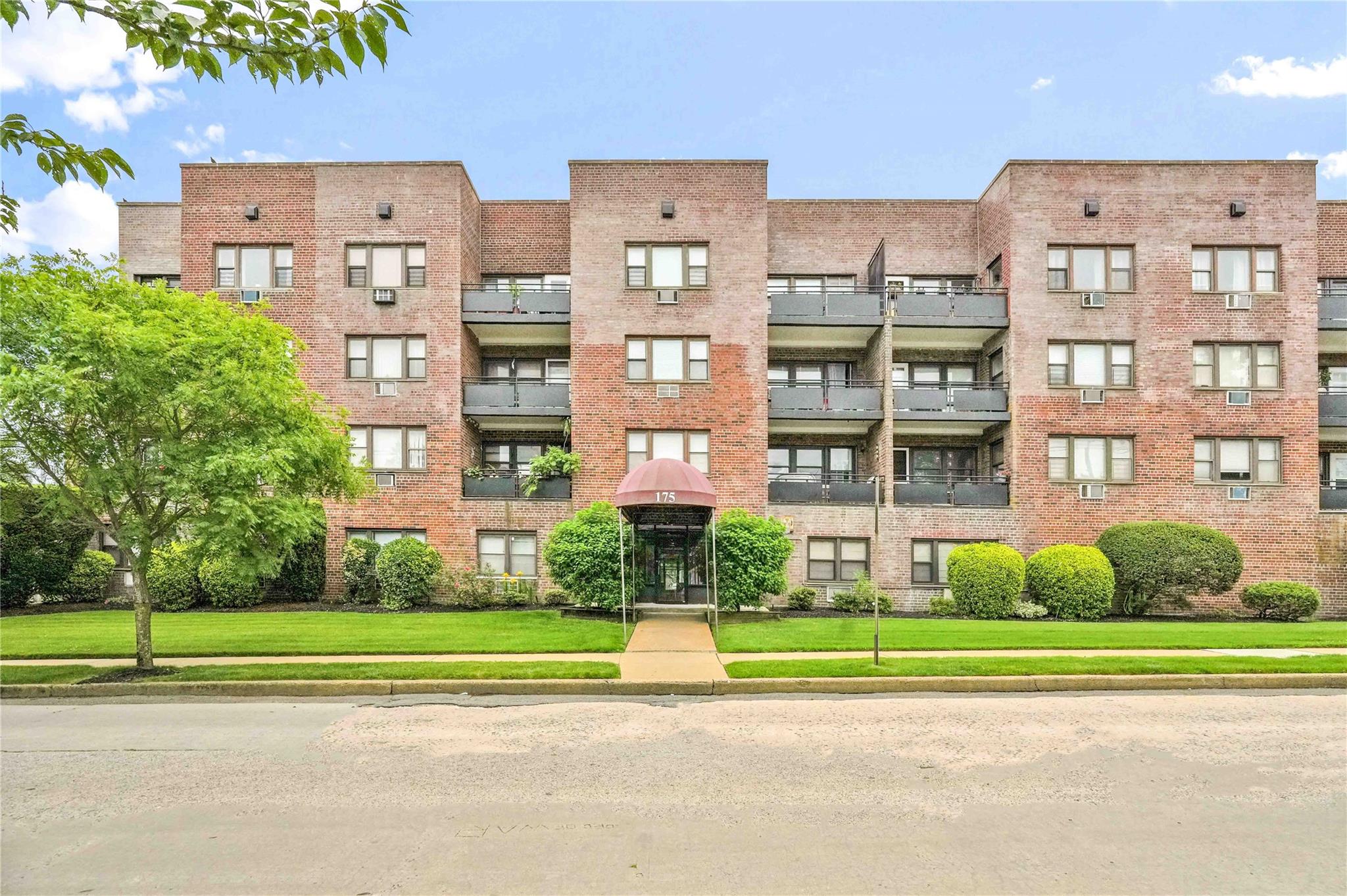 View of apartment building / complex