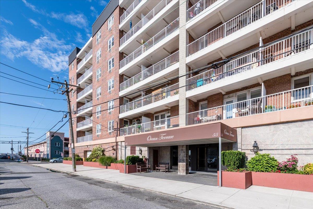 View of apartment building / complex