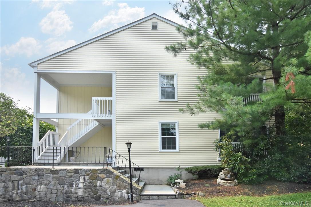 Lovely and private end unit.