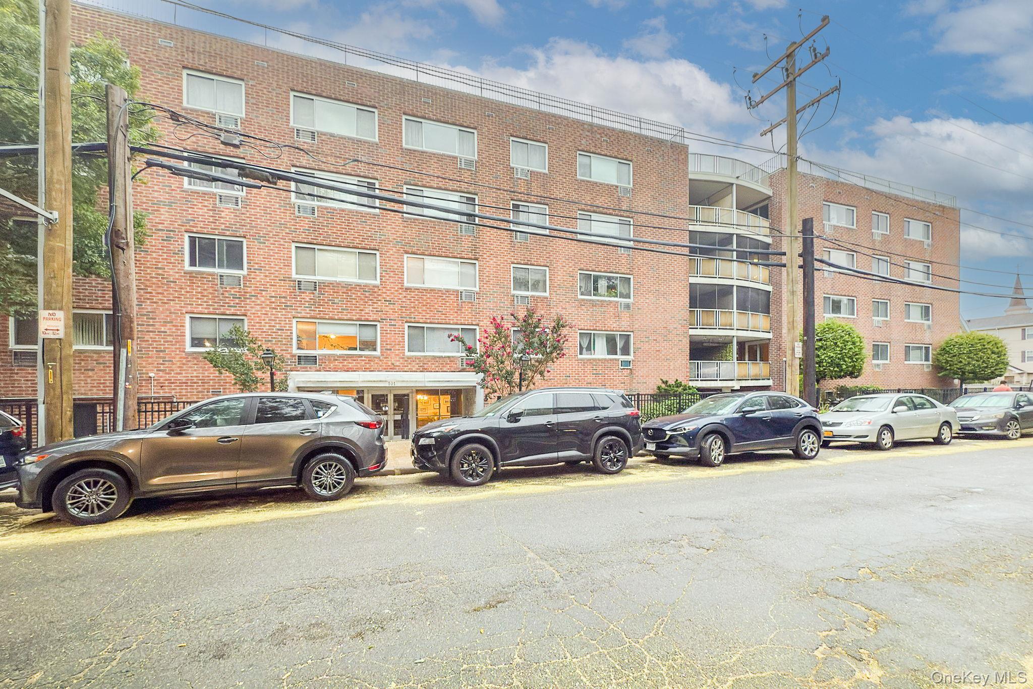 View of apartment building / complex
