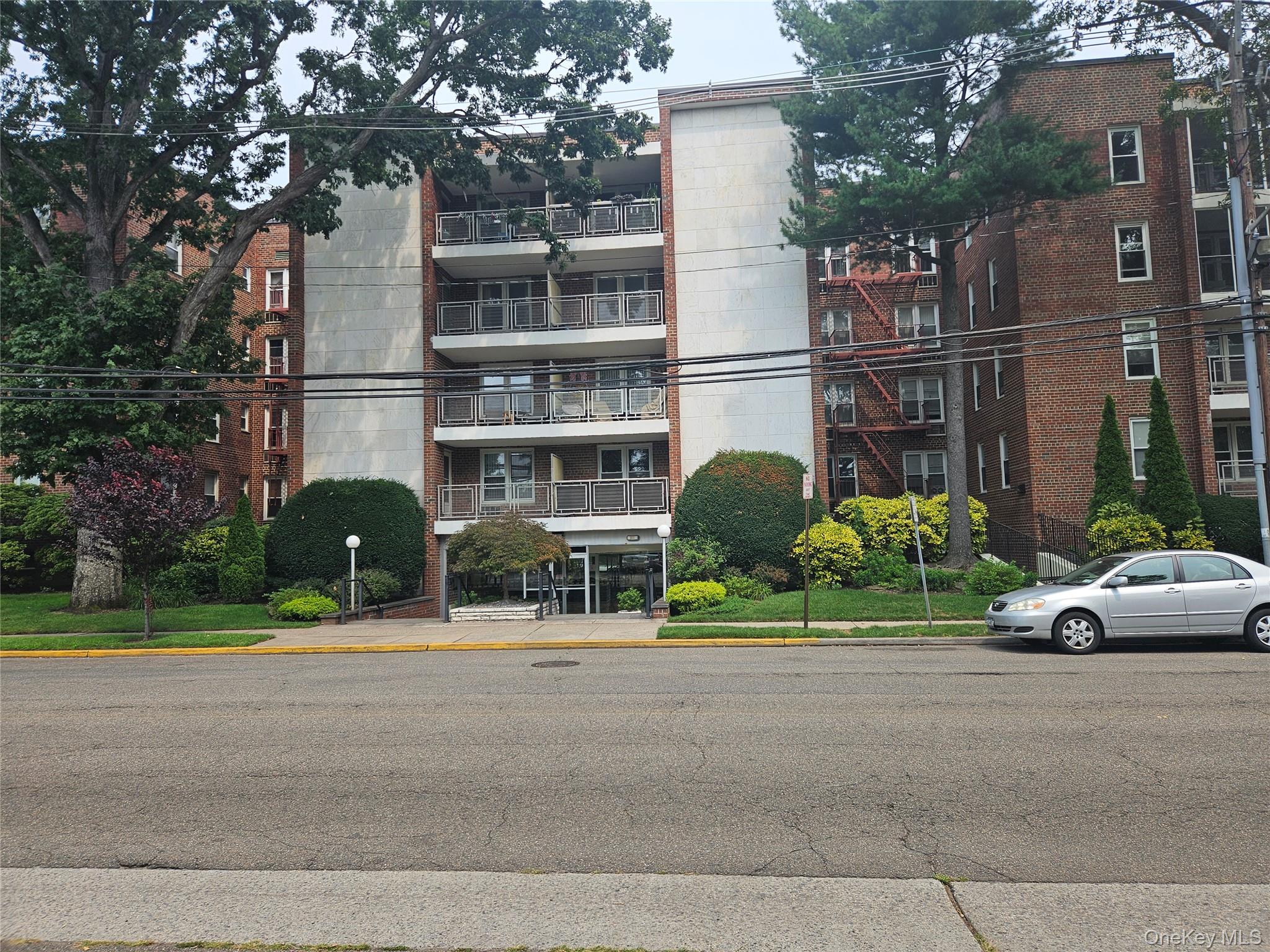 View of apartment building / complex