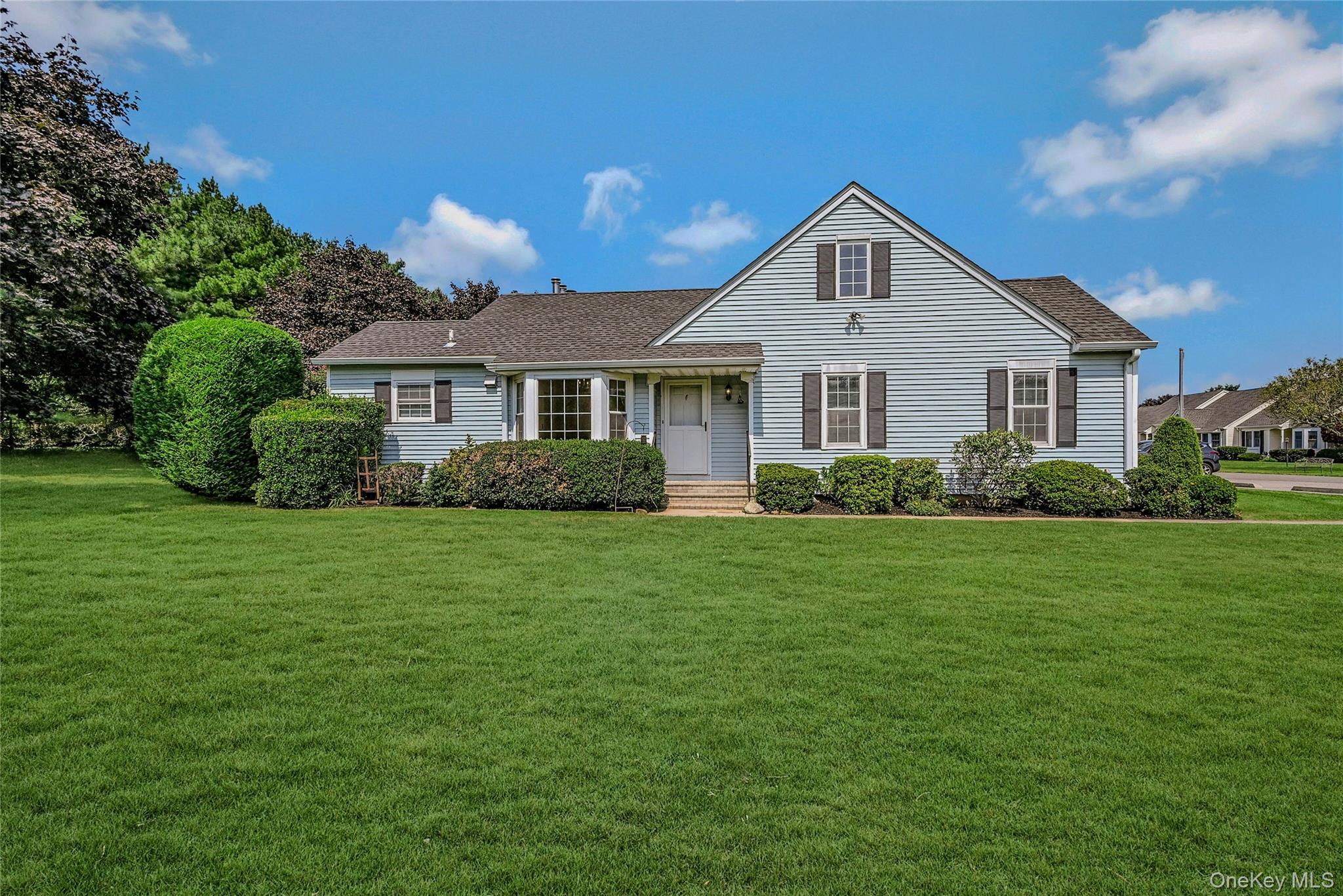 Beautiful End Unit overlooking open space
