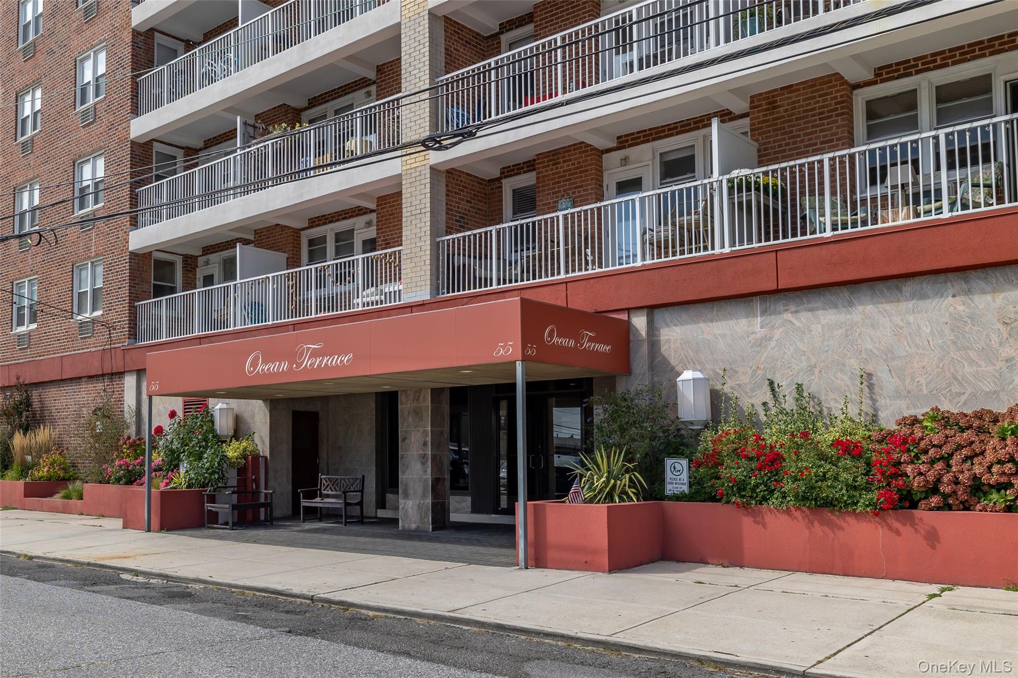 View of apartment building / complex