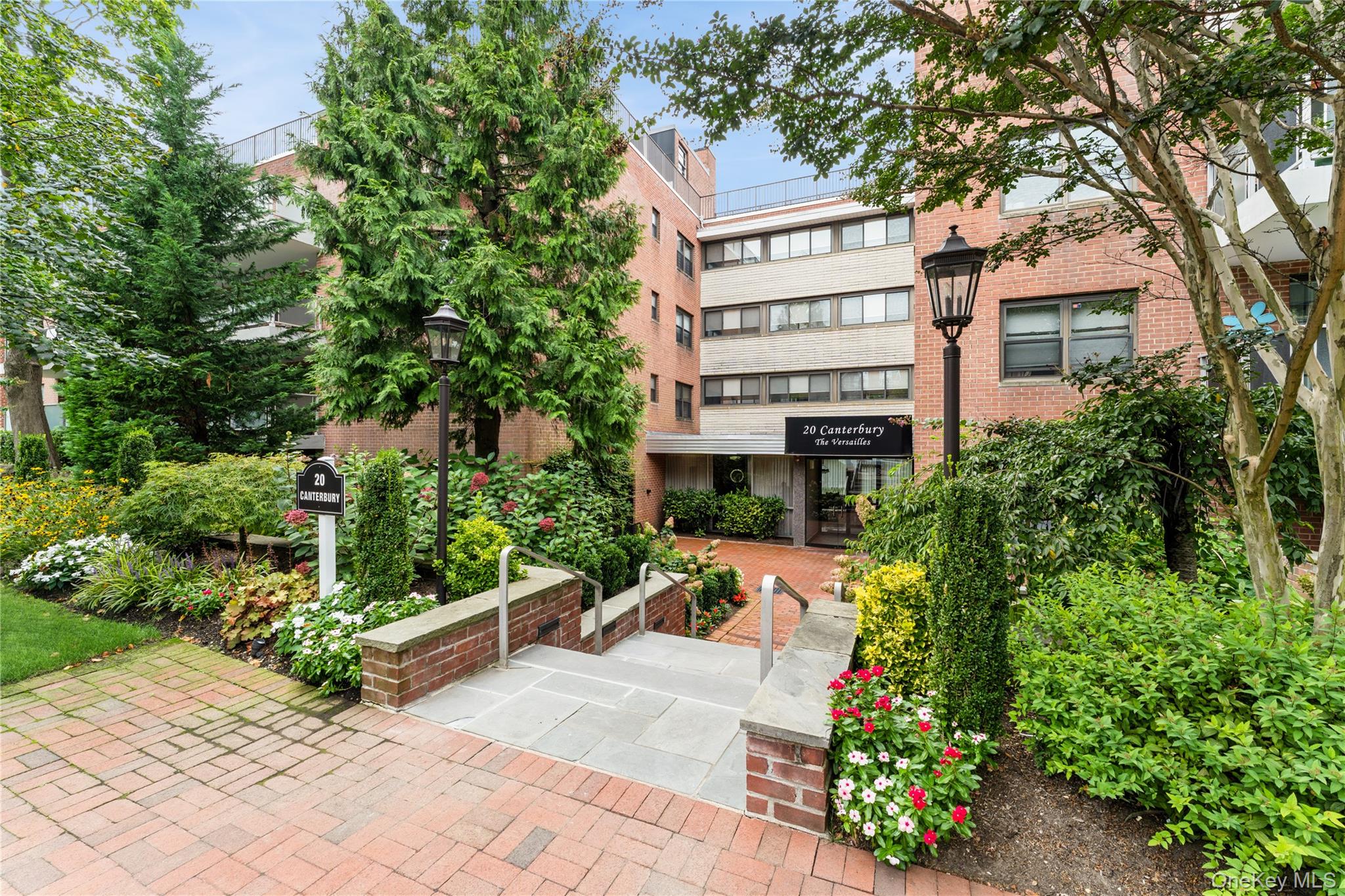 View of apartment building / complex