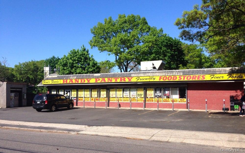 View of commercial location with uncovered parking