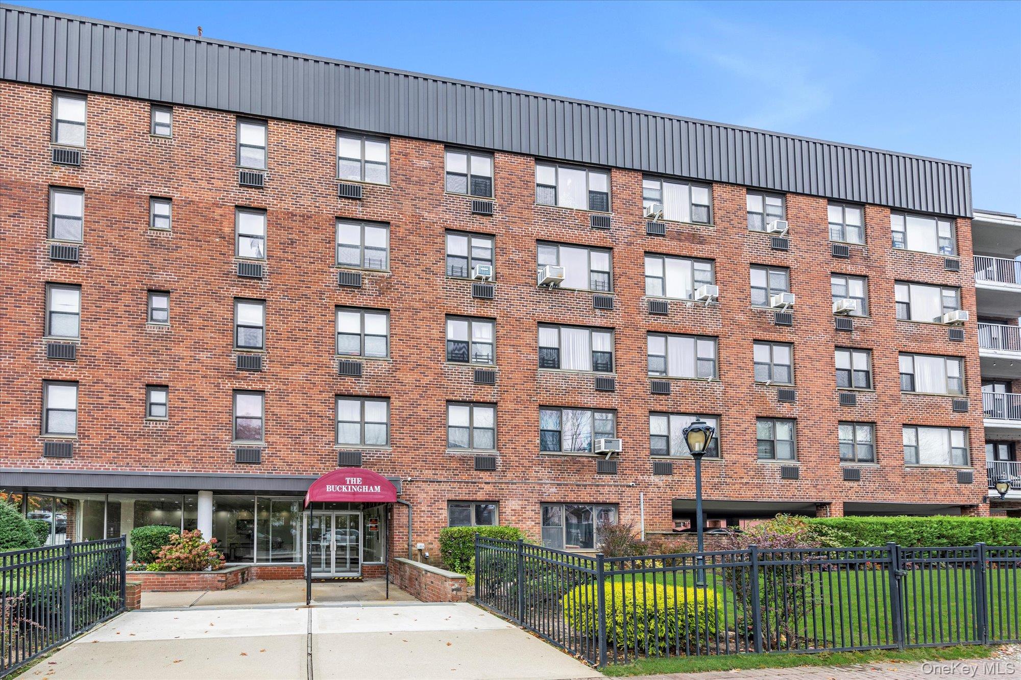 View of apartment building / complex