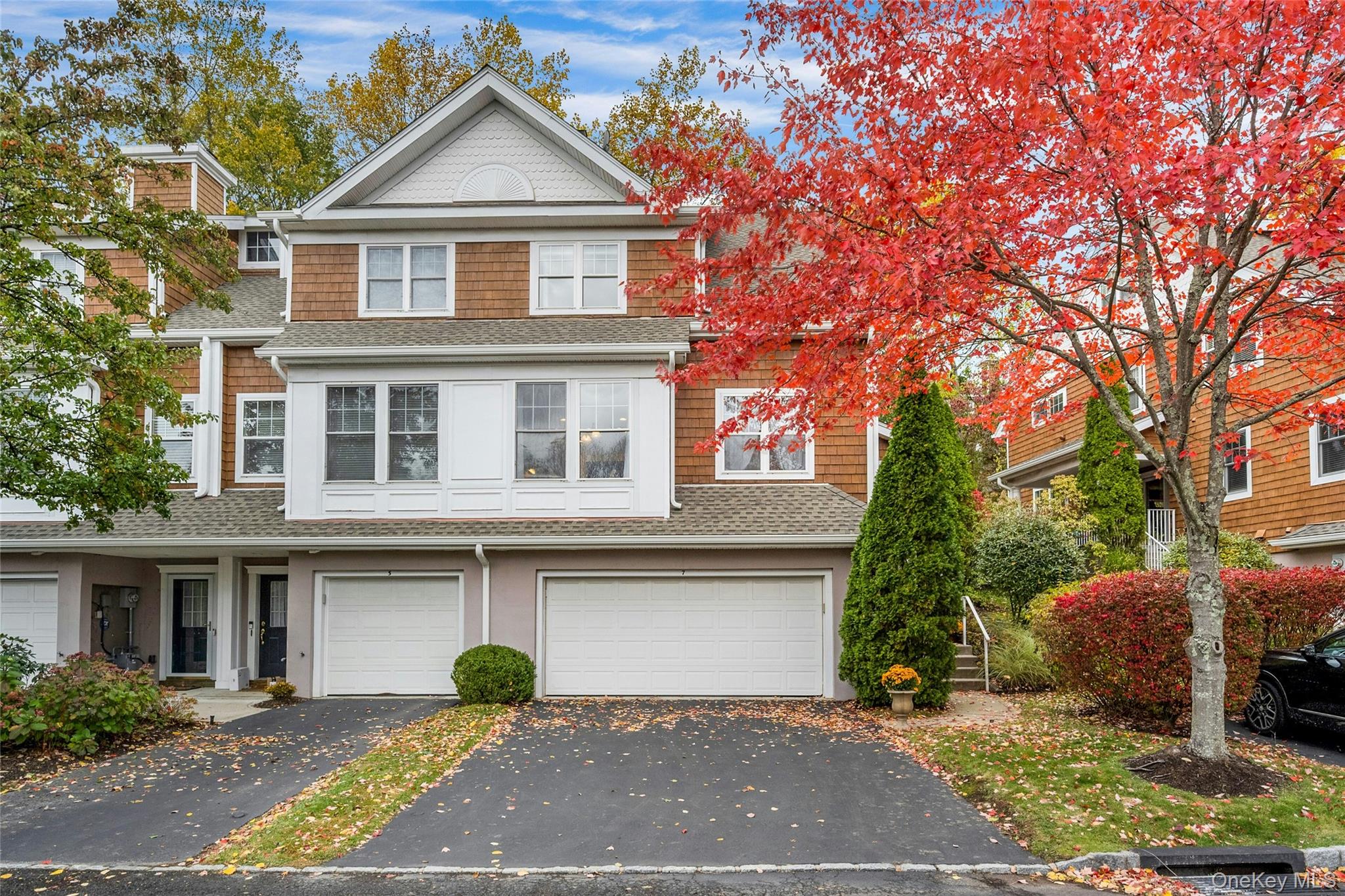 Welcome to Wyldwood! 2 car garage corner unit