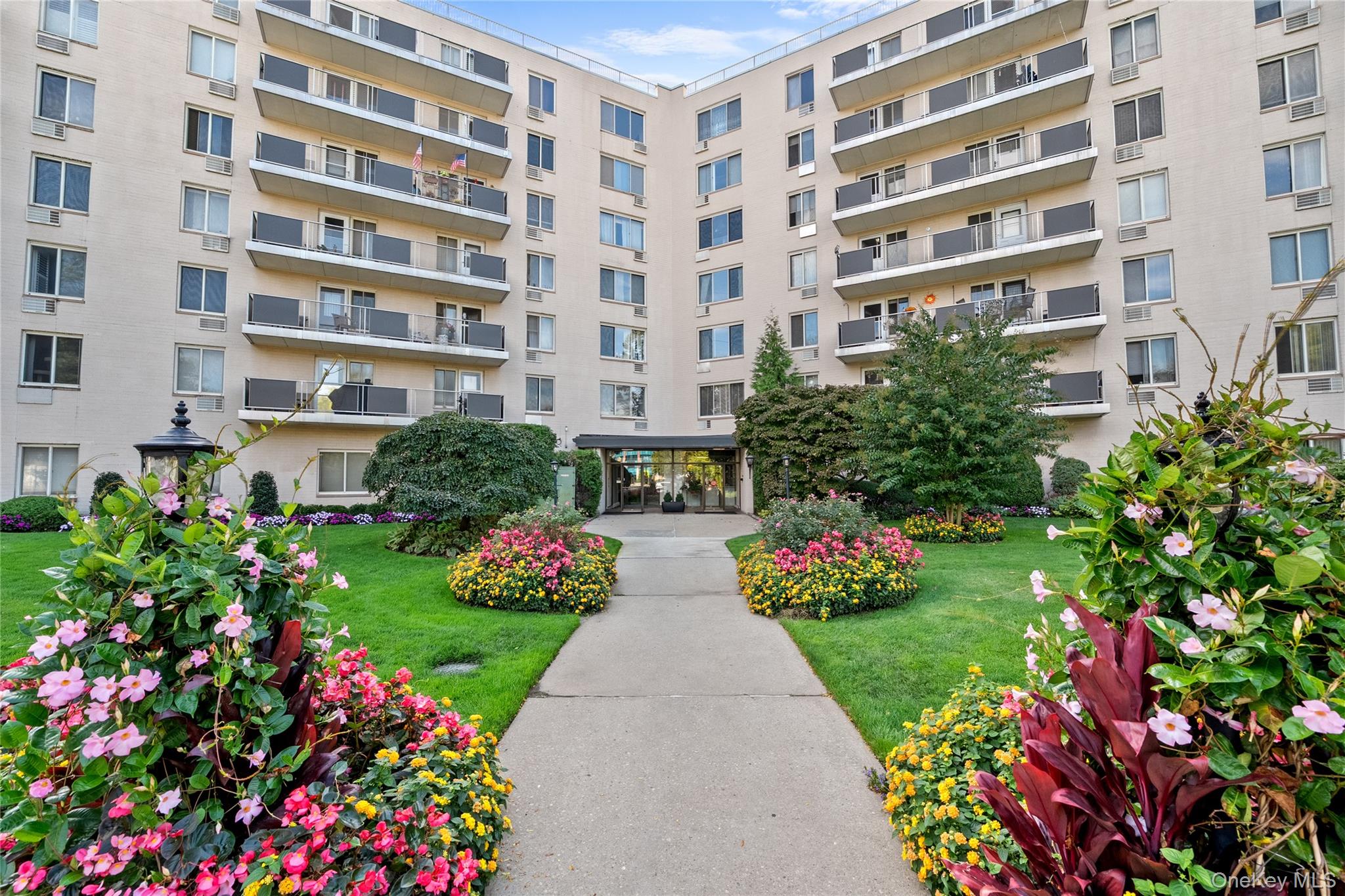 View of apartment building / complex