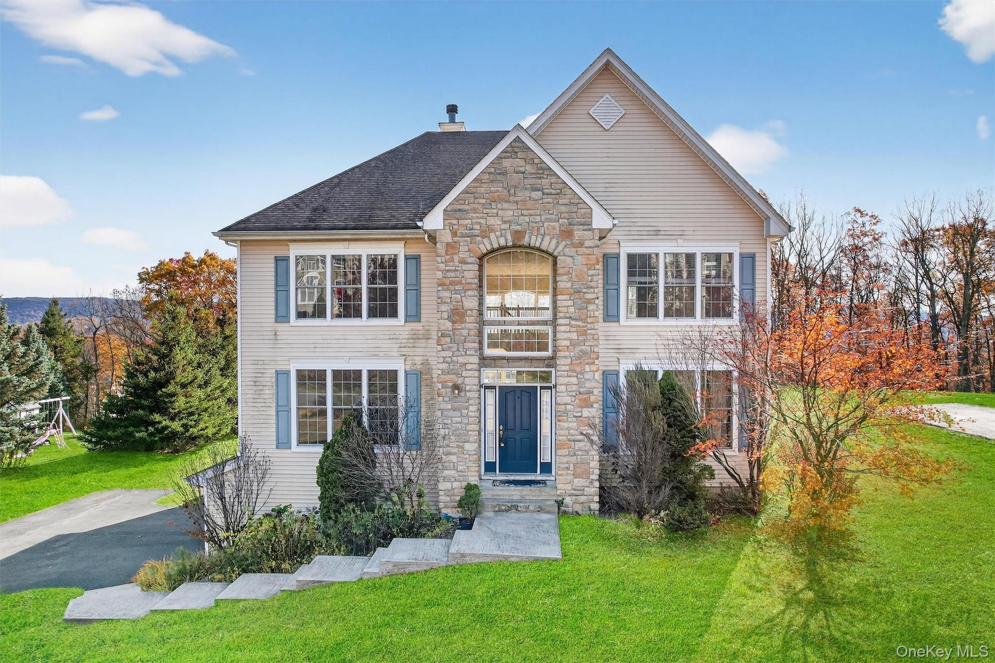 12 Heather Ridge situated on 1 axres.