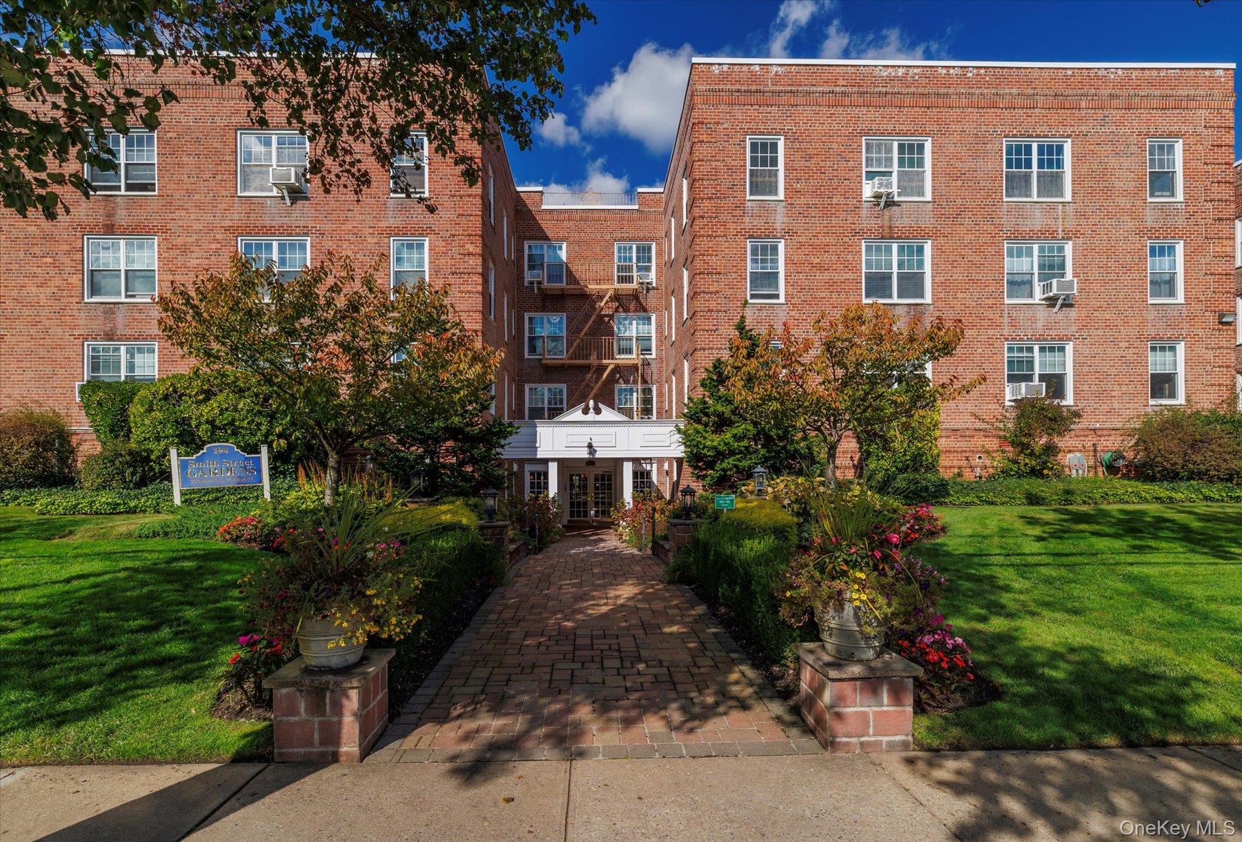 View of apartment building / complex