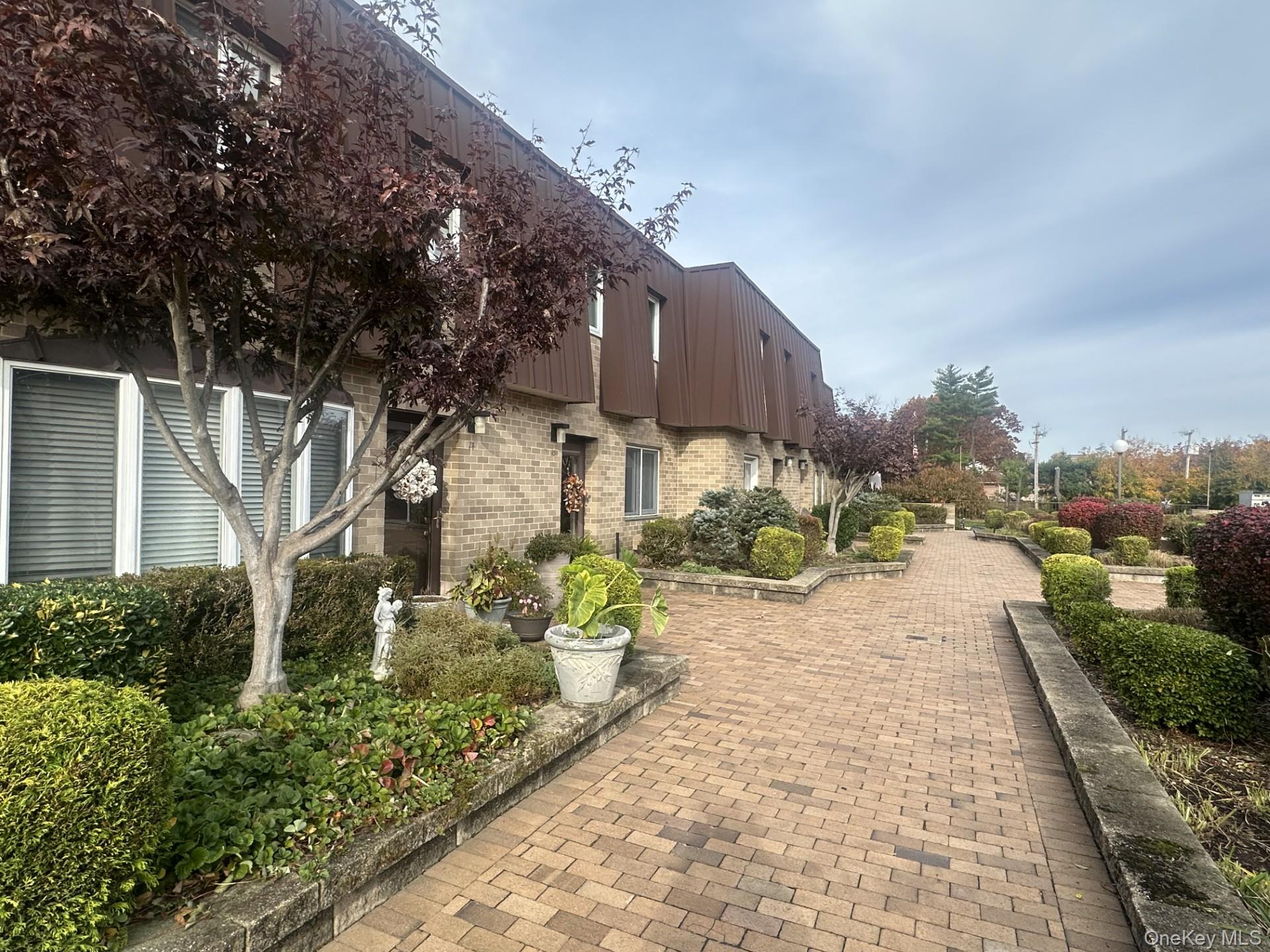 View of home's community