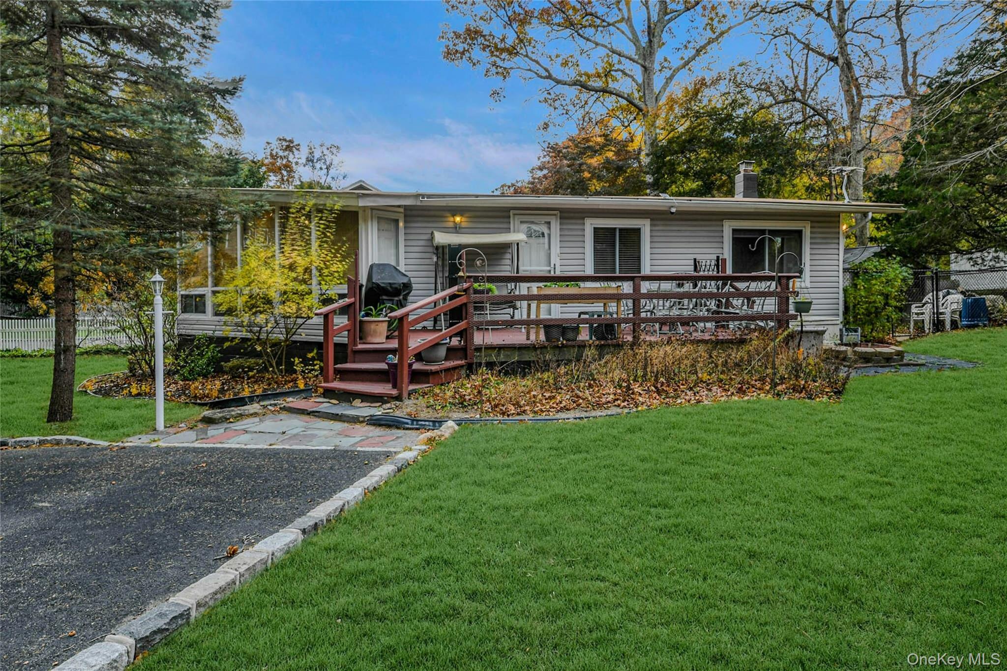 Charming 2-bedroom, 1 bath ranch with private beach access.
