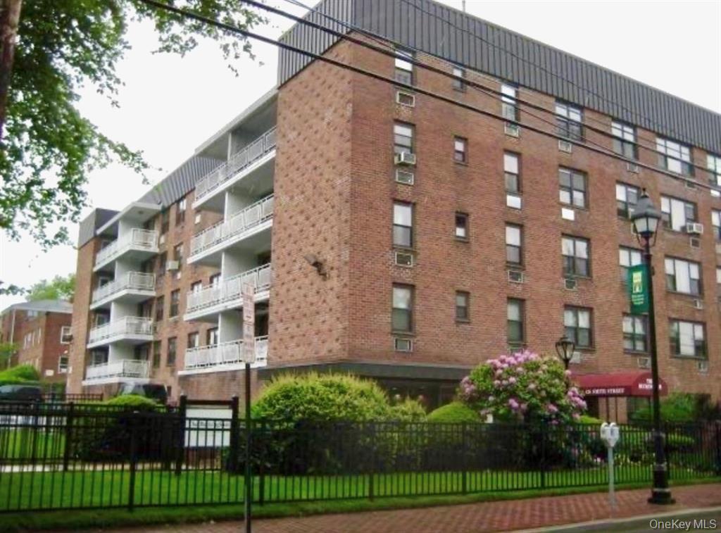 View of apartment building / complex