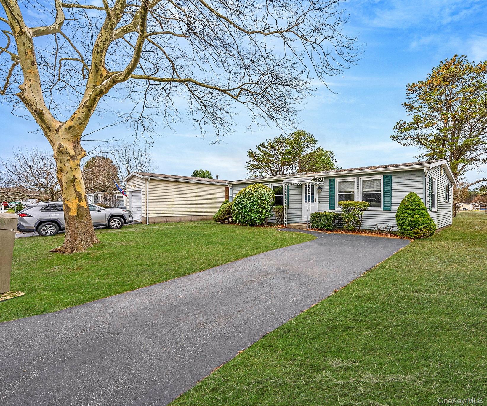 Single story home featuring a front yard and driveway