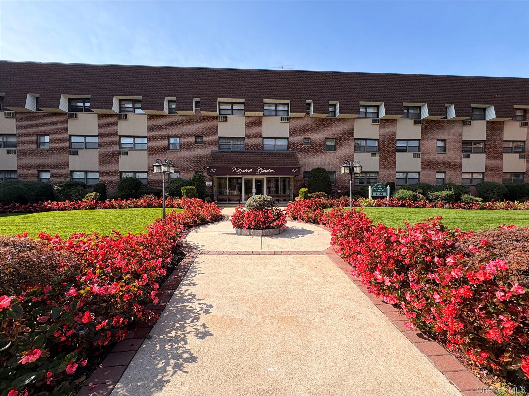 View of apartment building / complex
