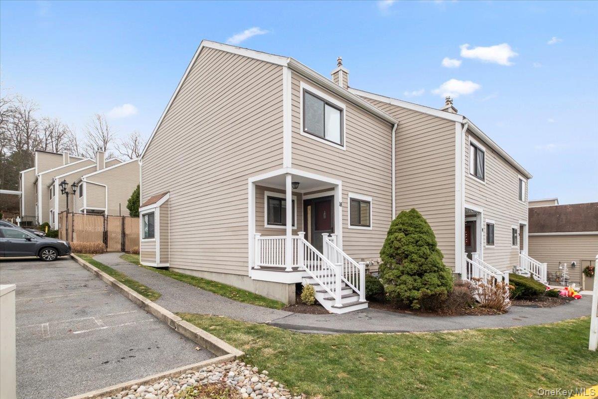 Welcome to 18 Park Dr a tri-level end units that awaits you!