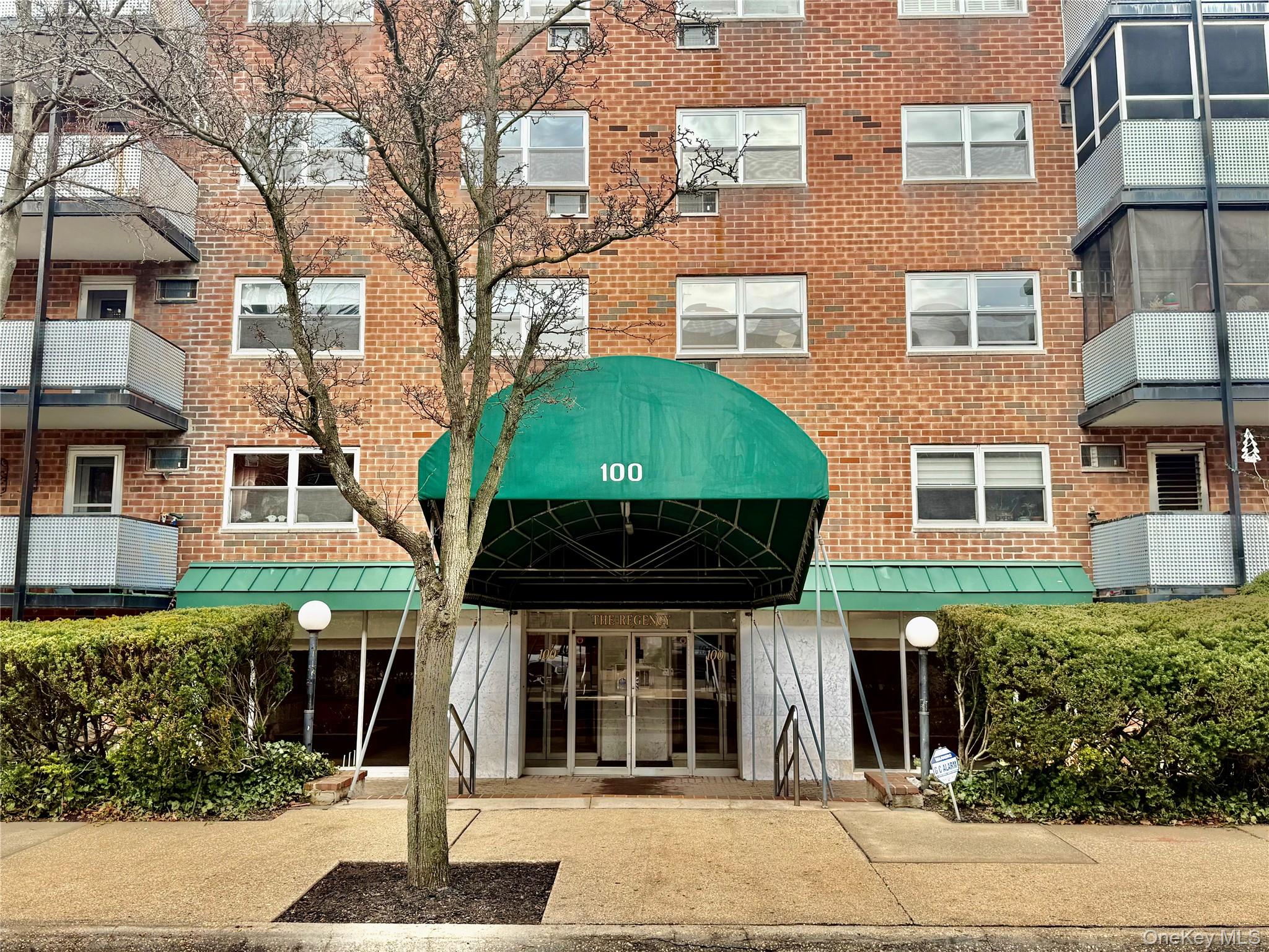View of apartment building / complex