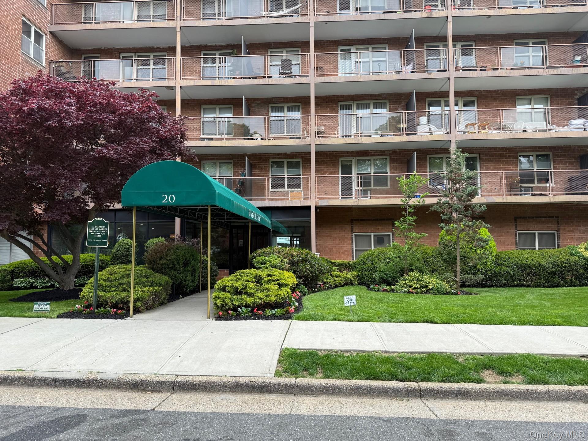 View of apartment building / complex