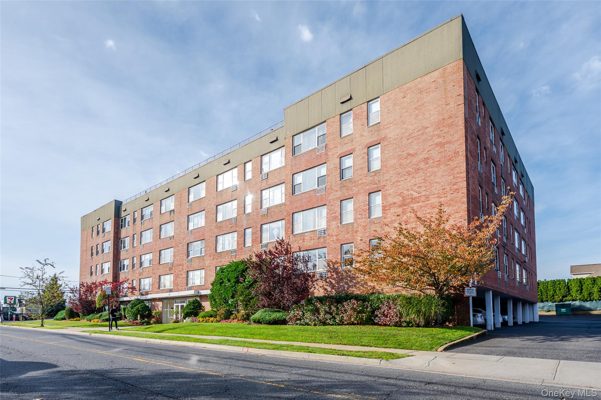 View of apartment building / complex