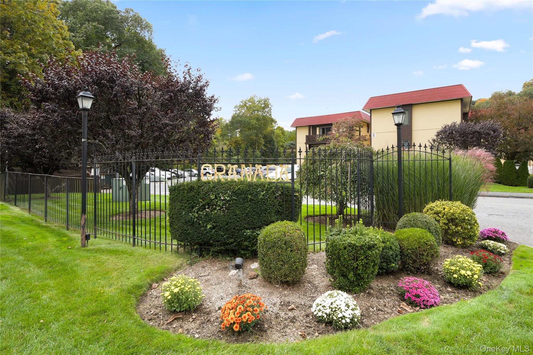 Welcome to desirable Granada Crescent - a quiet community w/ plentiful amenities just minutes from downtown White Plains.