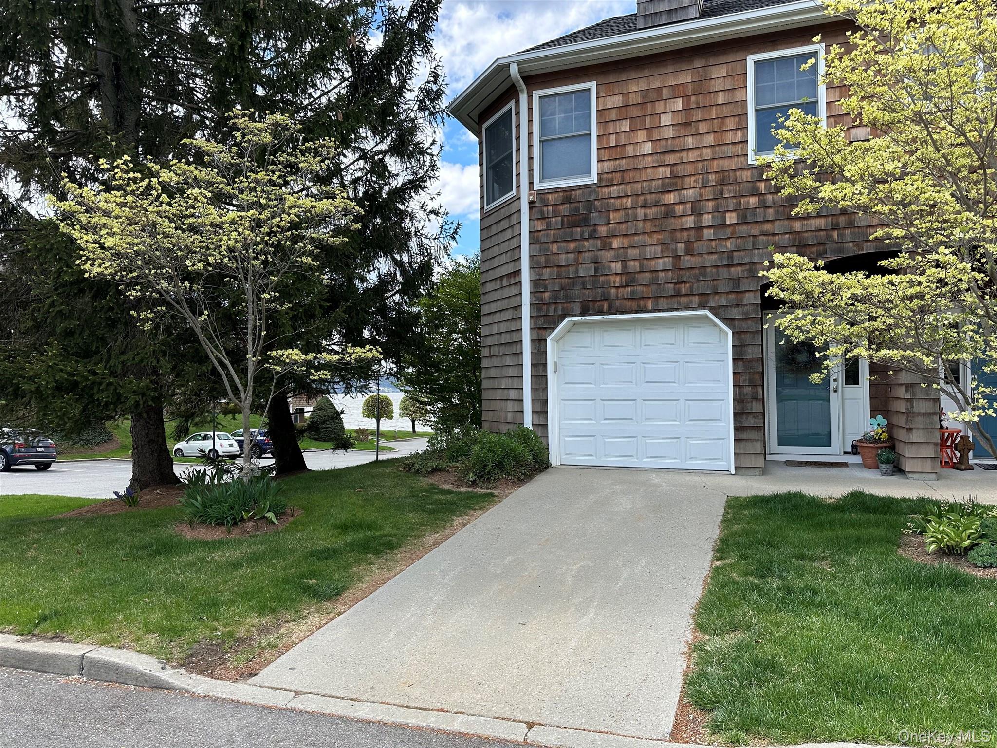 One bedroom with garage located in Half Moon Bay