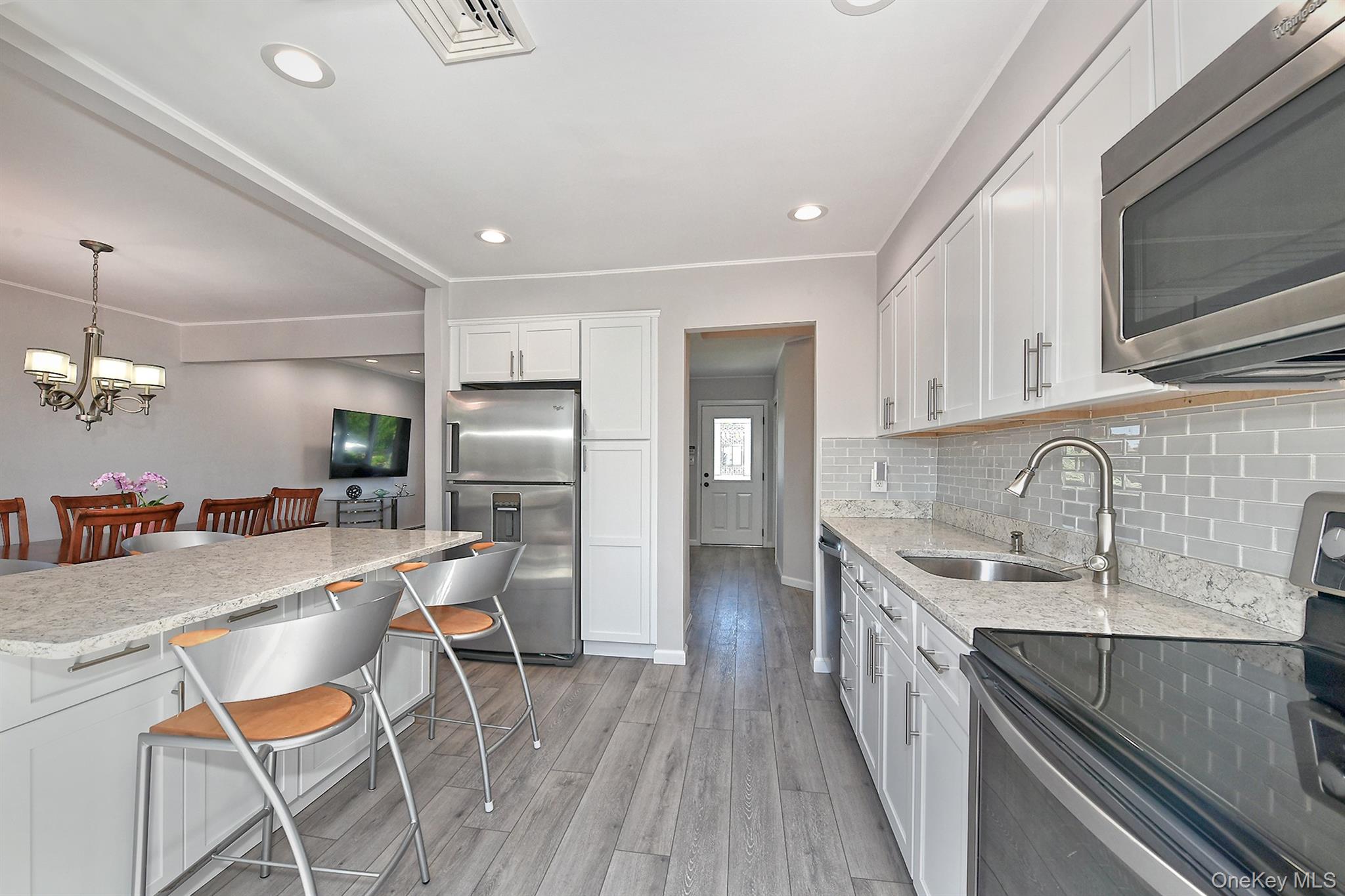 Quartz Countertops & Tiled Backsplash